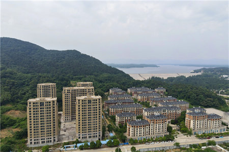 海岱北苑三楼133平三室毛坯带车库98万可按揭